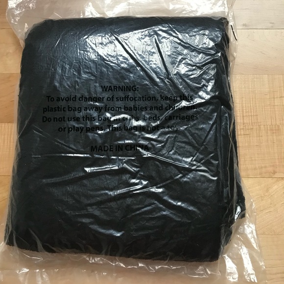 NWT T-Mobile Throw Blanket - Picture 2 of 4